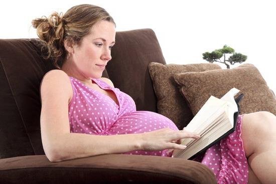 מדוע נשים בהריון אינן יכולות לישון על גבם: לדאוג לתינוק העתידי
