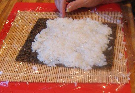 פרוסה של יפן במטבח שלך: איך להכין סושי ולחמניות בבית