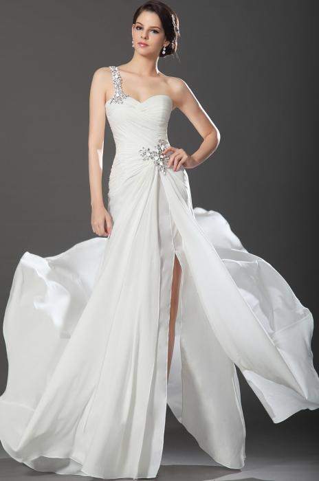 שמלת ערב לבנה - מותרות וצניעות בשמלה אחת