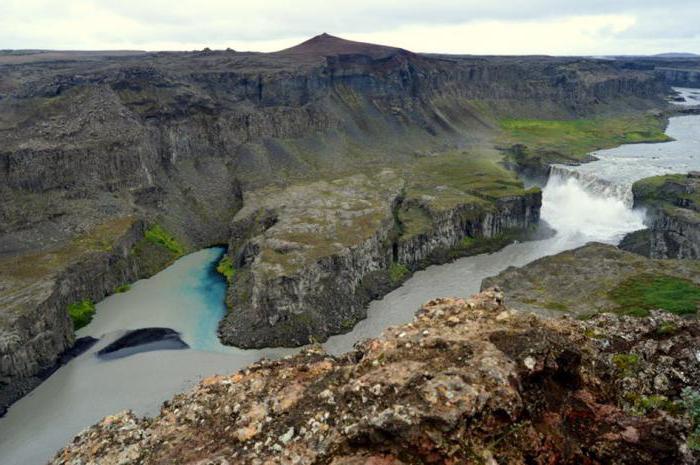 איסלנד היא ארץ של גייזרים וטבע וטהור
